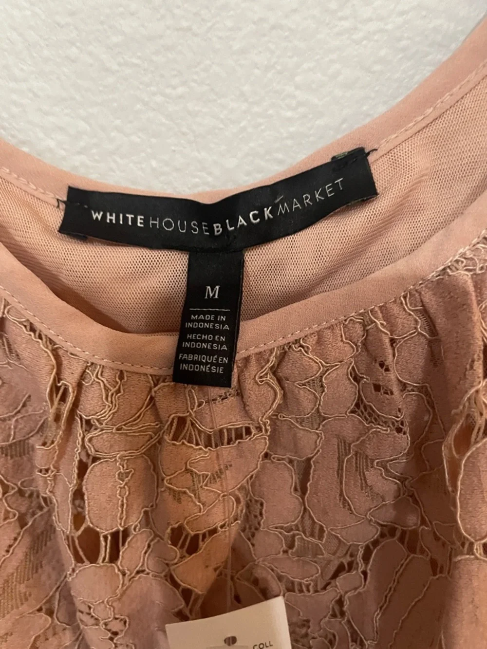 Women’s White House Black Market Lace Overlay Spaghetti Strap Top Blush Pink NWT - Picture 4 of 7